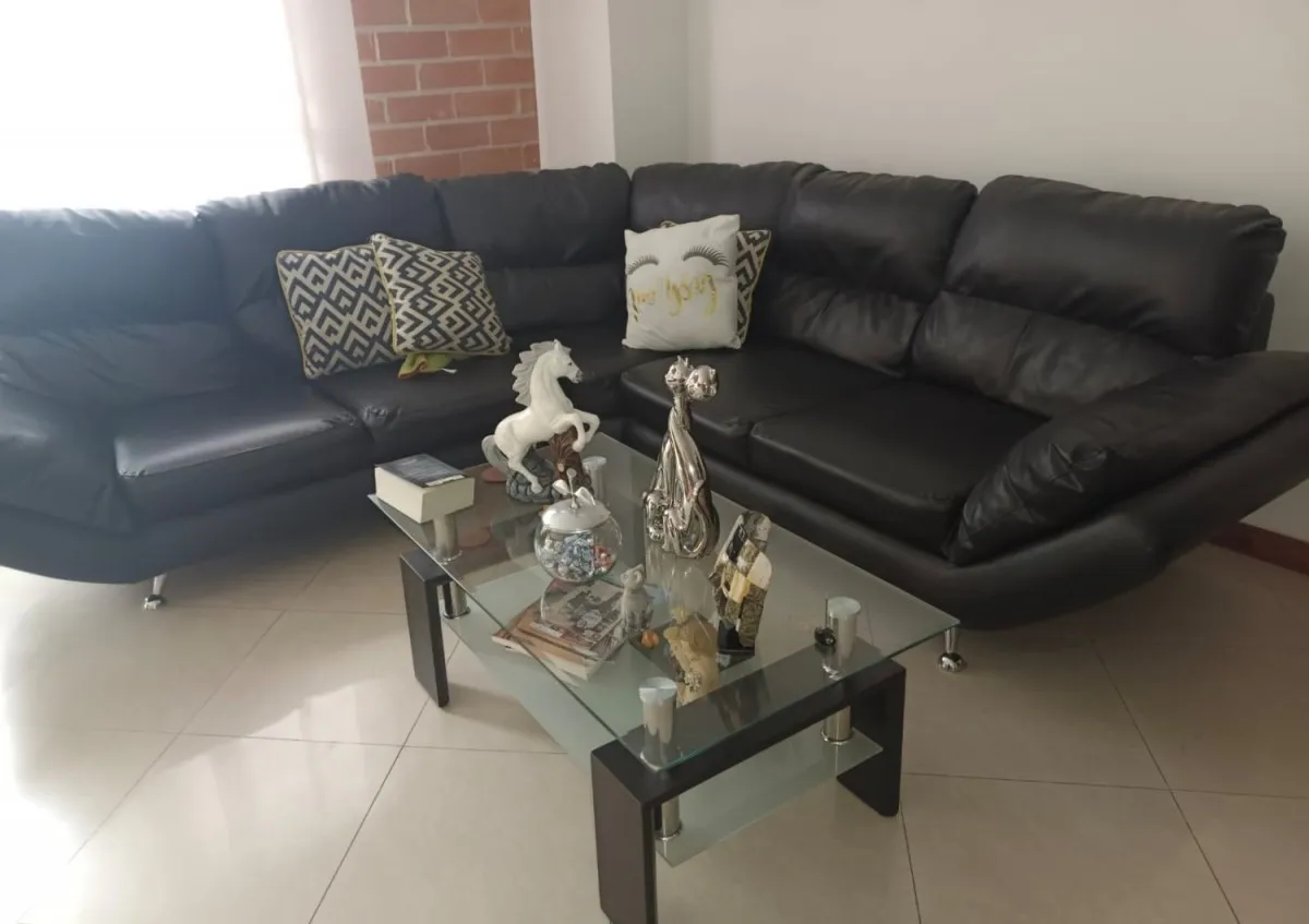 Casa de 4 alcobas en venta en Las Lomitas, Sabaneta, 217 m² · foto 4 de 19