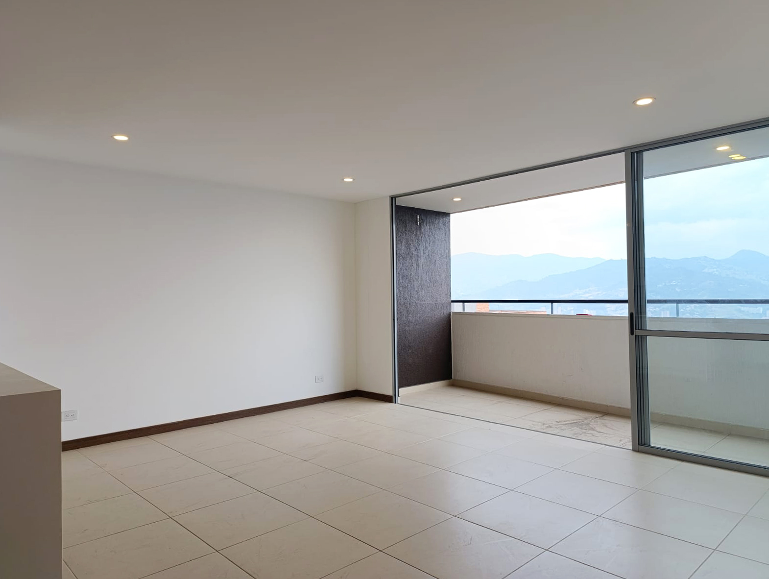 Apartamento de 3 alcobas en arriendo en Loma De Los Gonzalez, Medellín, 109 m² · foto 2 de 20