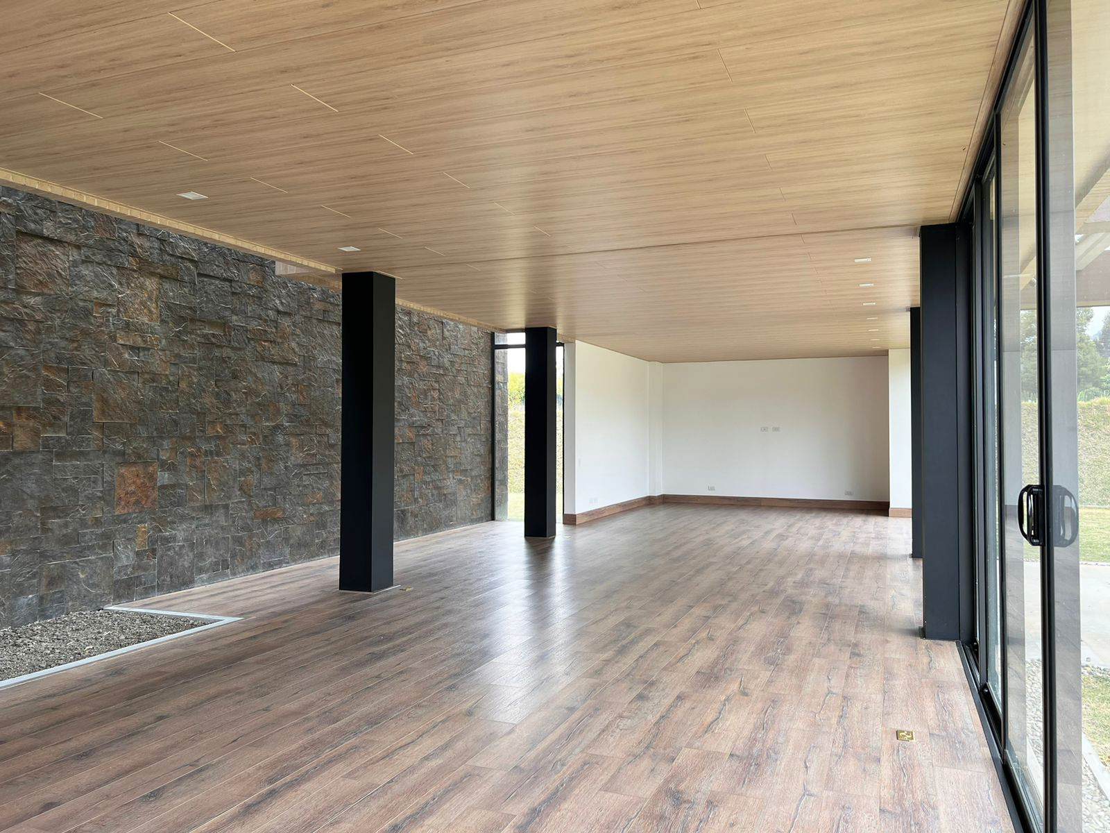 Casa de 3 alcobas en venta en Las Palmas, Medellín, 440 m² · foto 2 de 16