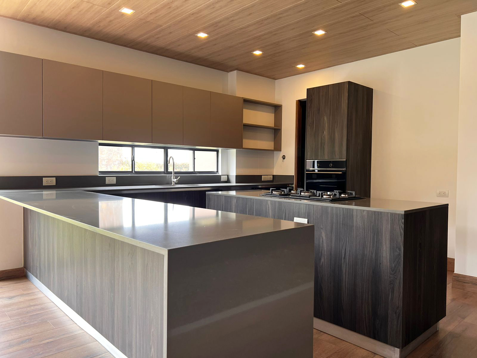 Casa de 3 alcobas en venta en Las Palmas, Medellín, 440 m² · foto 4 de 16