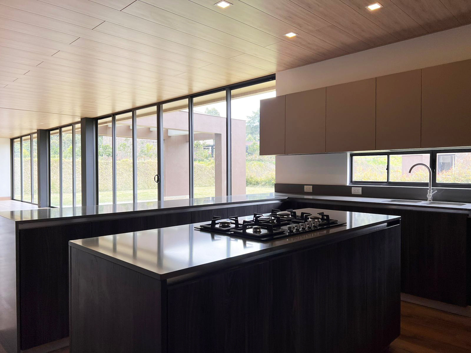 Casa de 3 alcobas en venta en Las Palmas, Medellín, 440 m² · foto 5 de 16