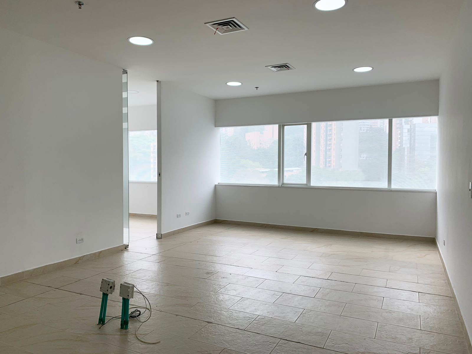 Oficina en arriendo en Manila, Medellín, 140 m² · foto 3 de 12