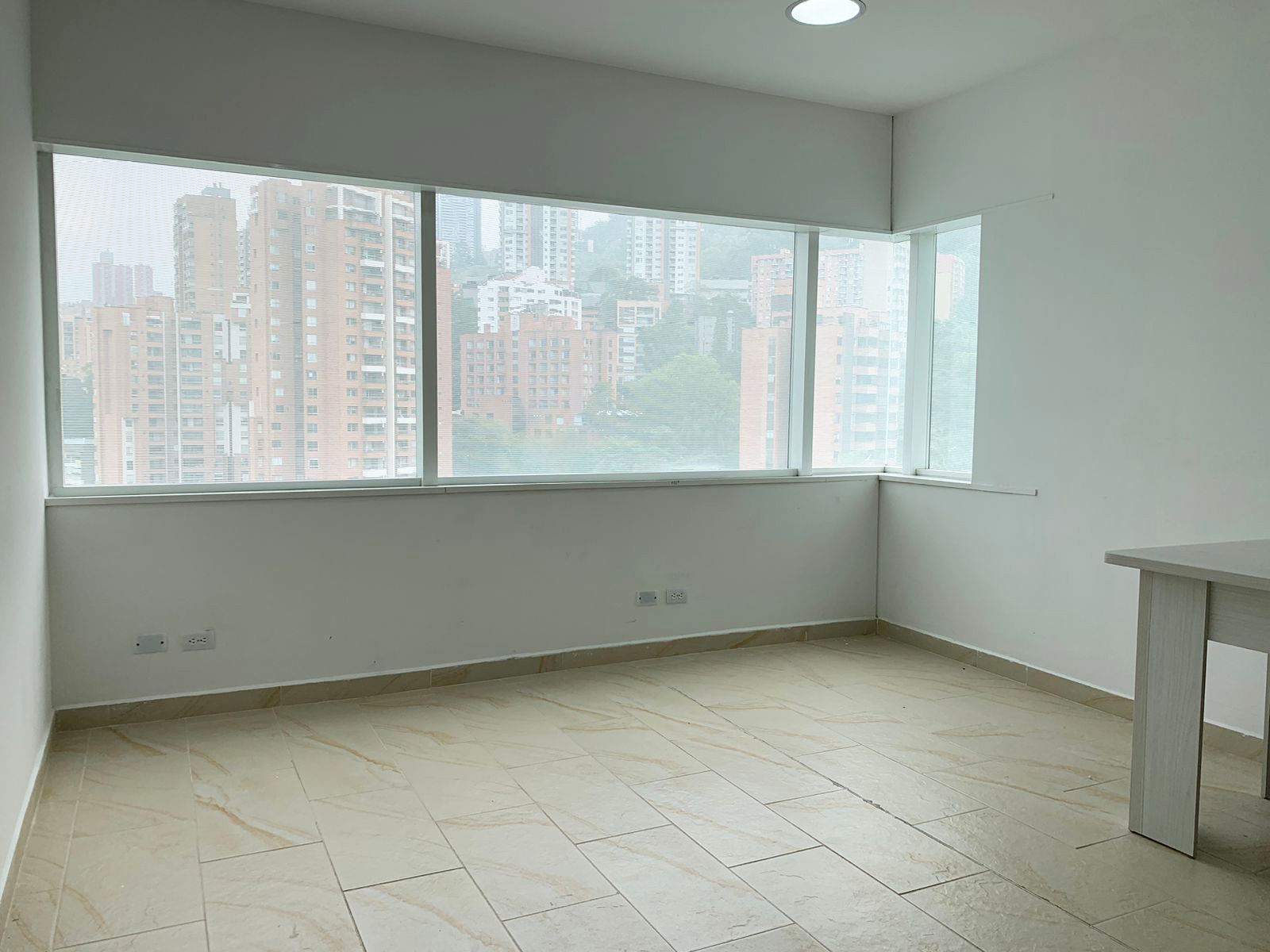 Oficina en arriendo en Manila, Medellín, 140 m² · foto 4 de 12