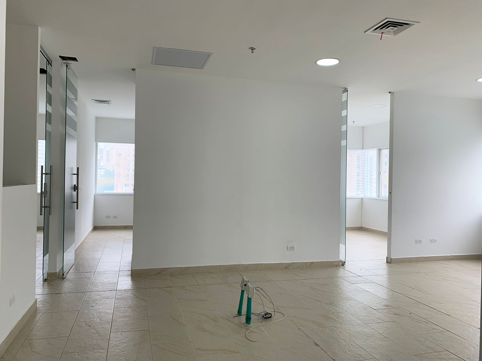 Oficina en arriendo en Manila, Medellín, 140 m² · foto 6 de 12