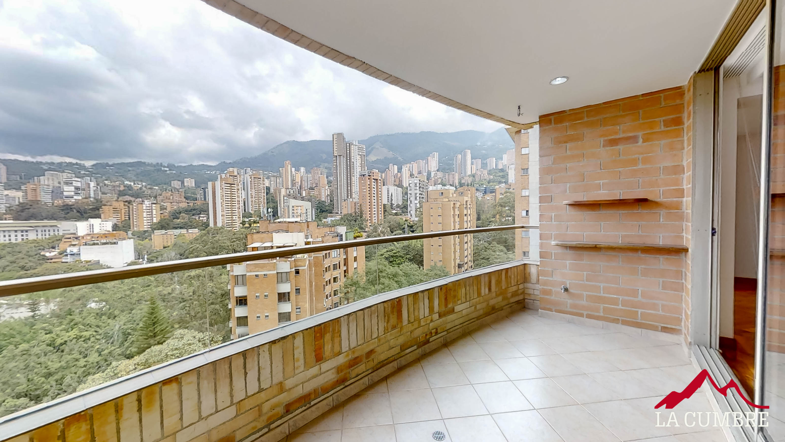 Apartamento de 3 alcobas en arriendo en La Florida, Medellín, 190 m² · foto 2 de 10