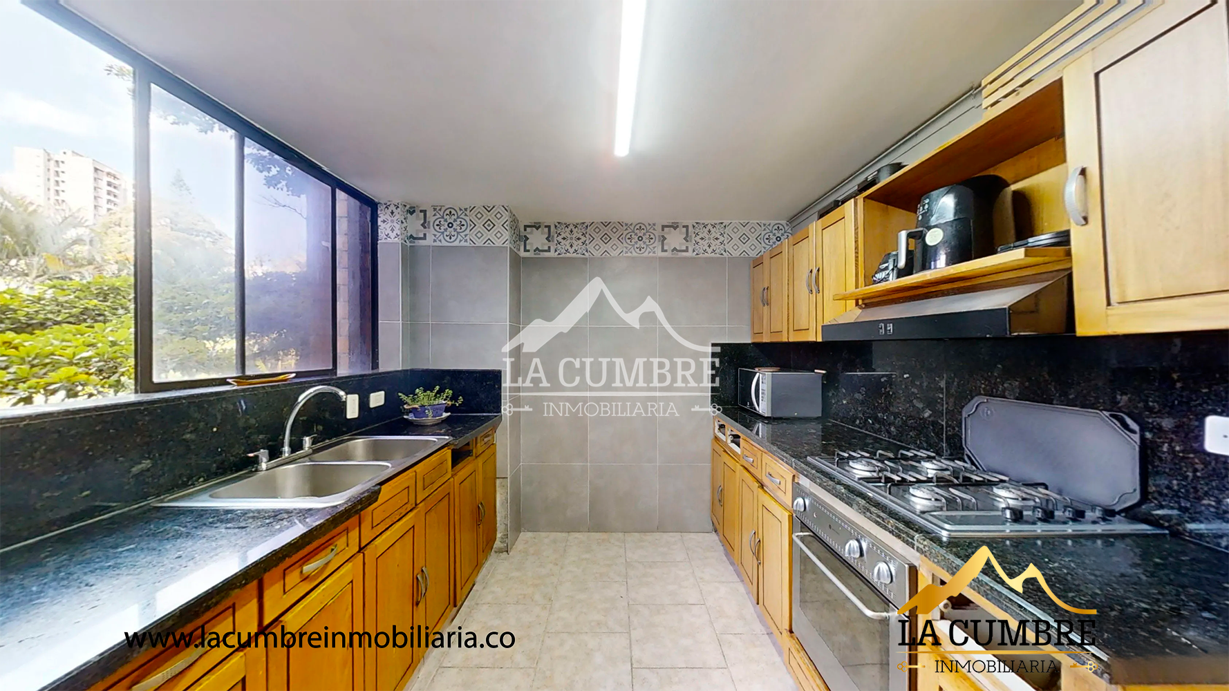 Apartamento de 4 alcobas en arriendo en Los Balsos, Medellín, 200 m² · foto 5 de 12