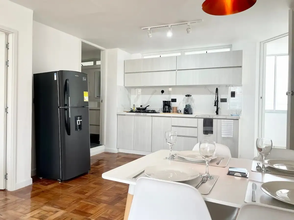 Apartamento en venta en El Poblado, Medellín · foto 2 de 24