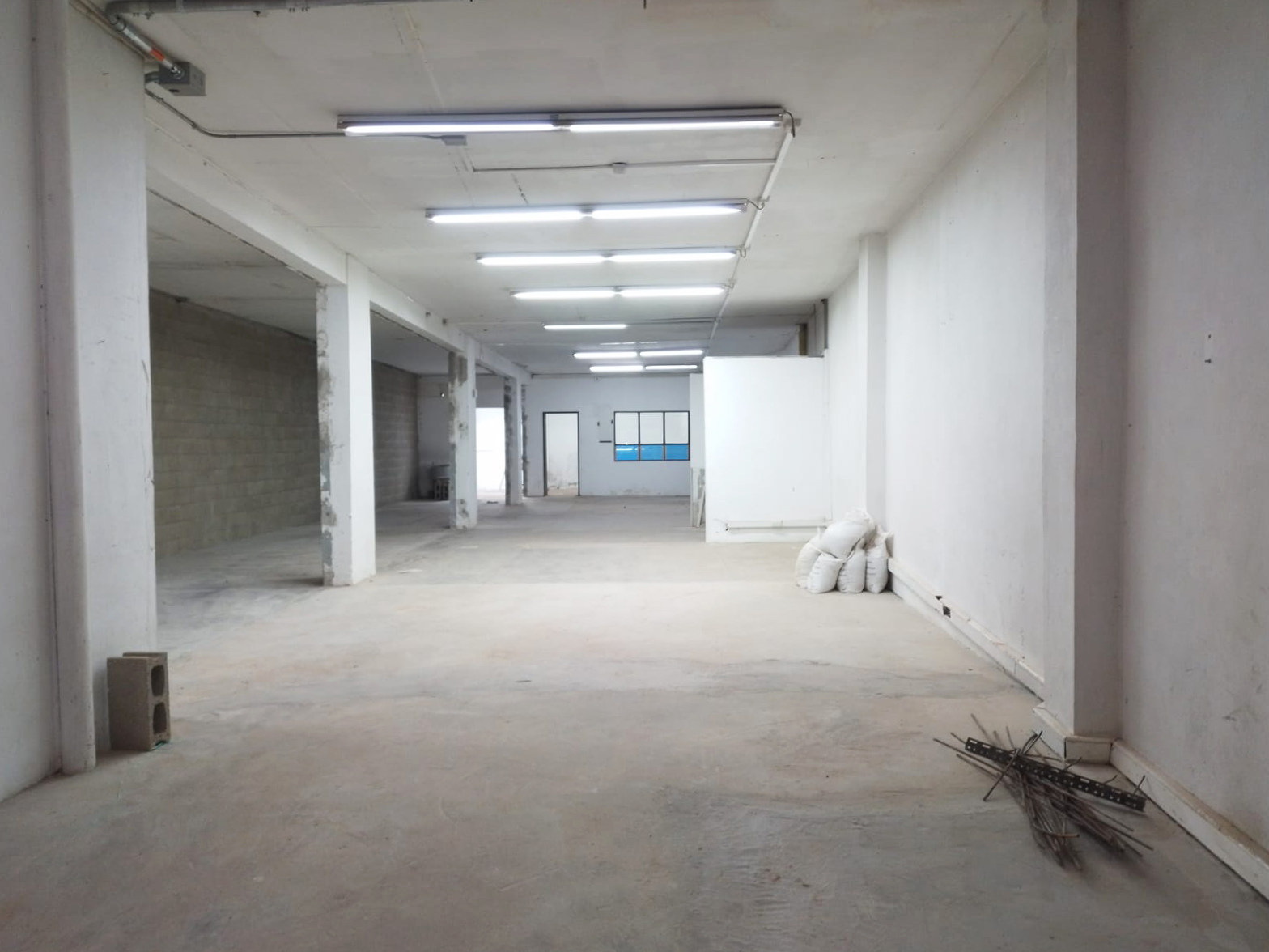 Bodega en arriendo en Colombia, Medellín, 240 m² · foto 14 de 17