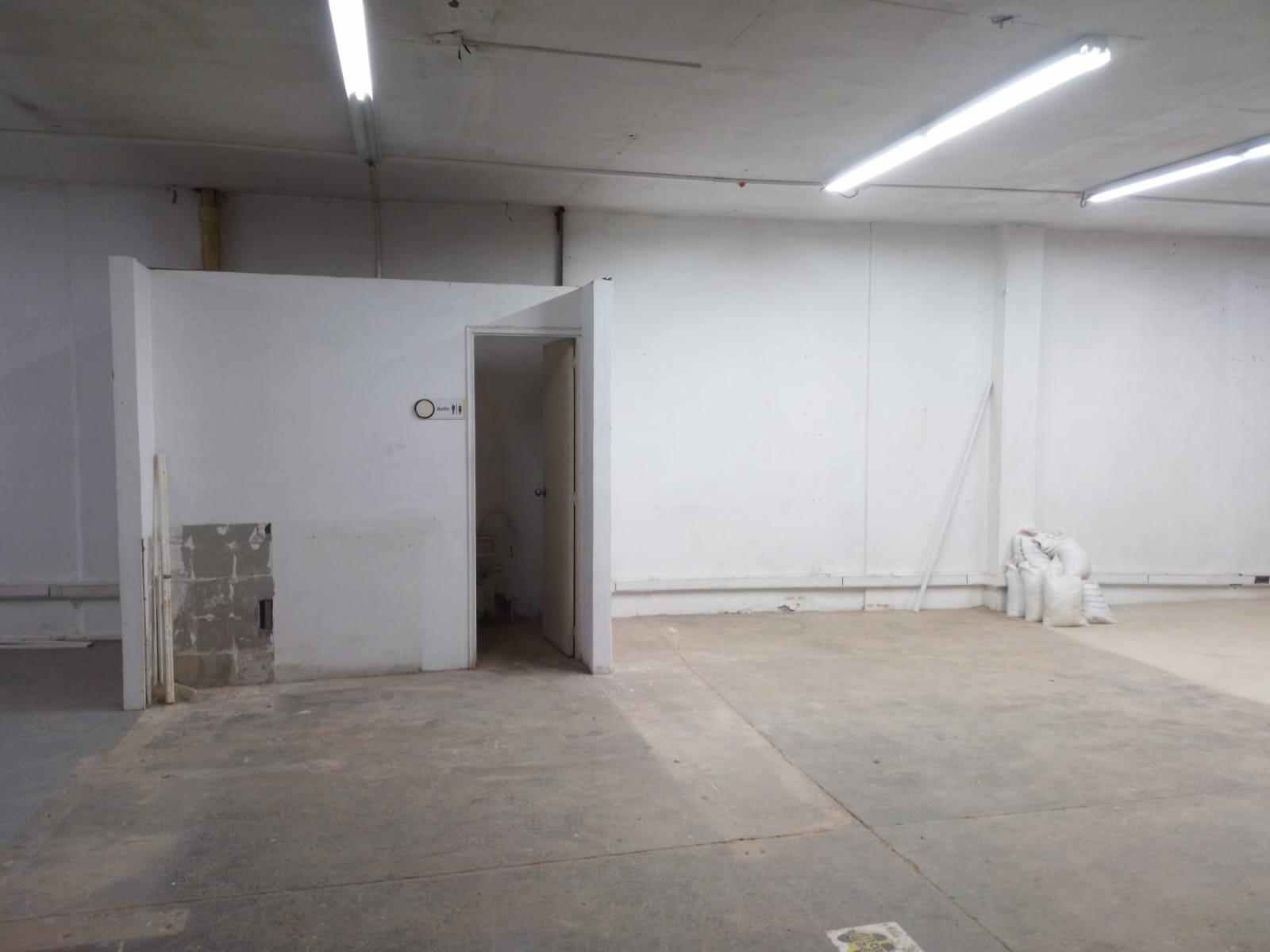 Bodega en arriendo en Colombia, Medellín, 240 m² · foto 7 de 17