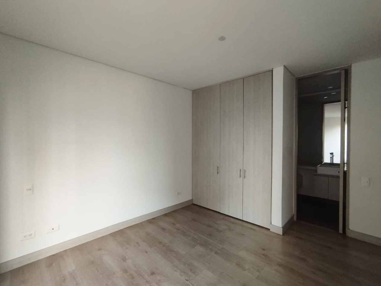 Apartamento de 3 alcobas en arriendo en Castropol, Medellín, 127 m² · foto 10 de 16