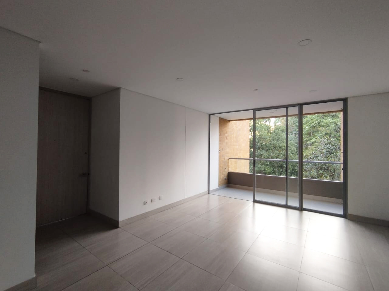 Apartamento de 3 alcobas en arriendo en Castropol, Medellín, 127 m² · foto 2 de 16