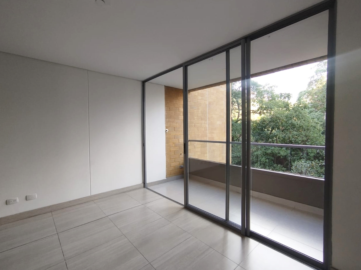 Apartamento de 3 alcobas en arriendo en Castropol, Medellín, 127 m² · foto 3 de 16