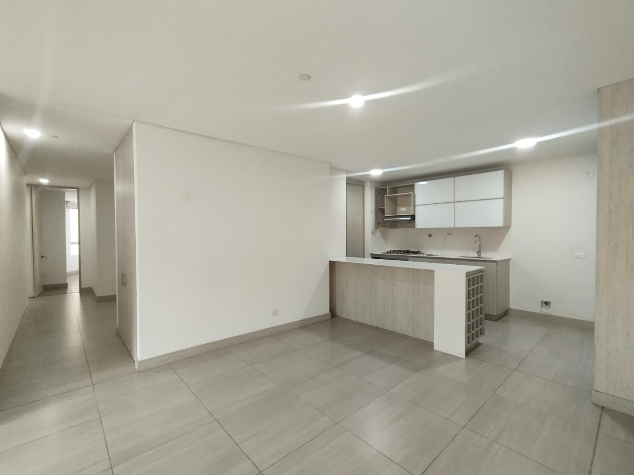 Apartamento de 3 alcobas en arriendo en Castropol, Medellín, 127 m² · foto 4 de 16