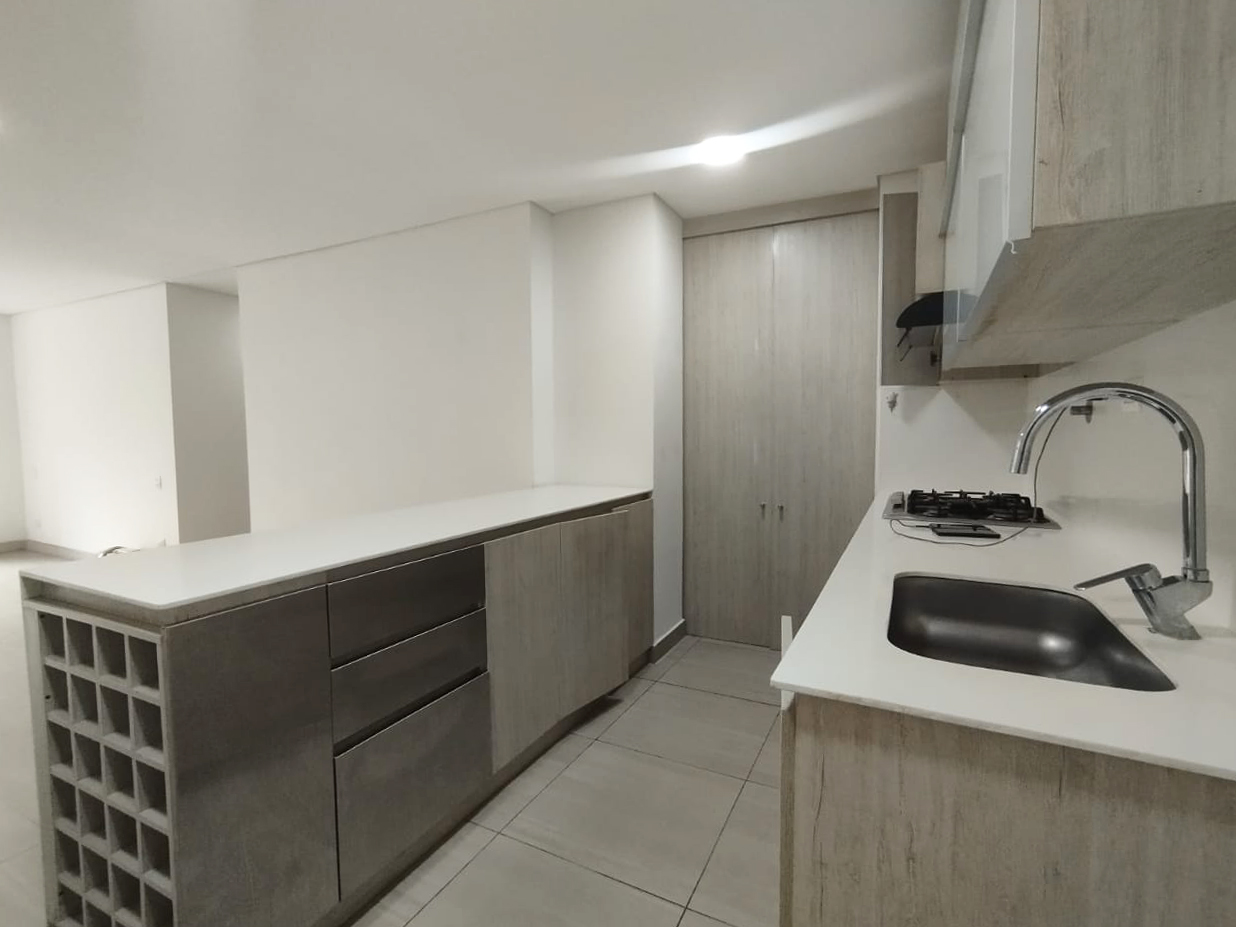 Apartamento de 3 alcobas en arriendo en Castropol, Medellín, 127 m² · foto 6 de 16