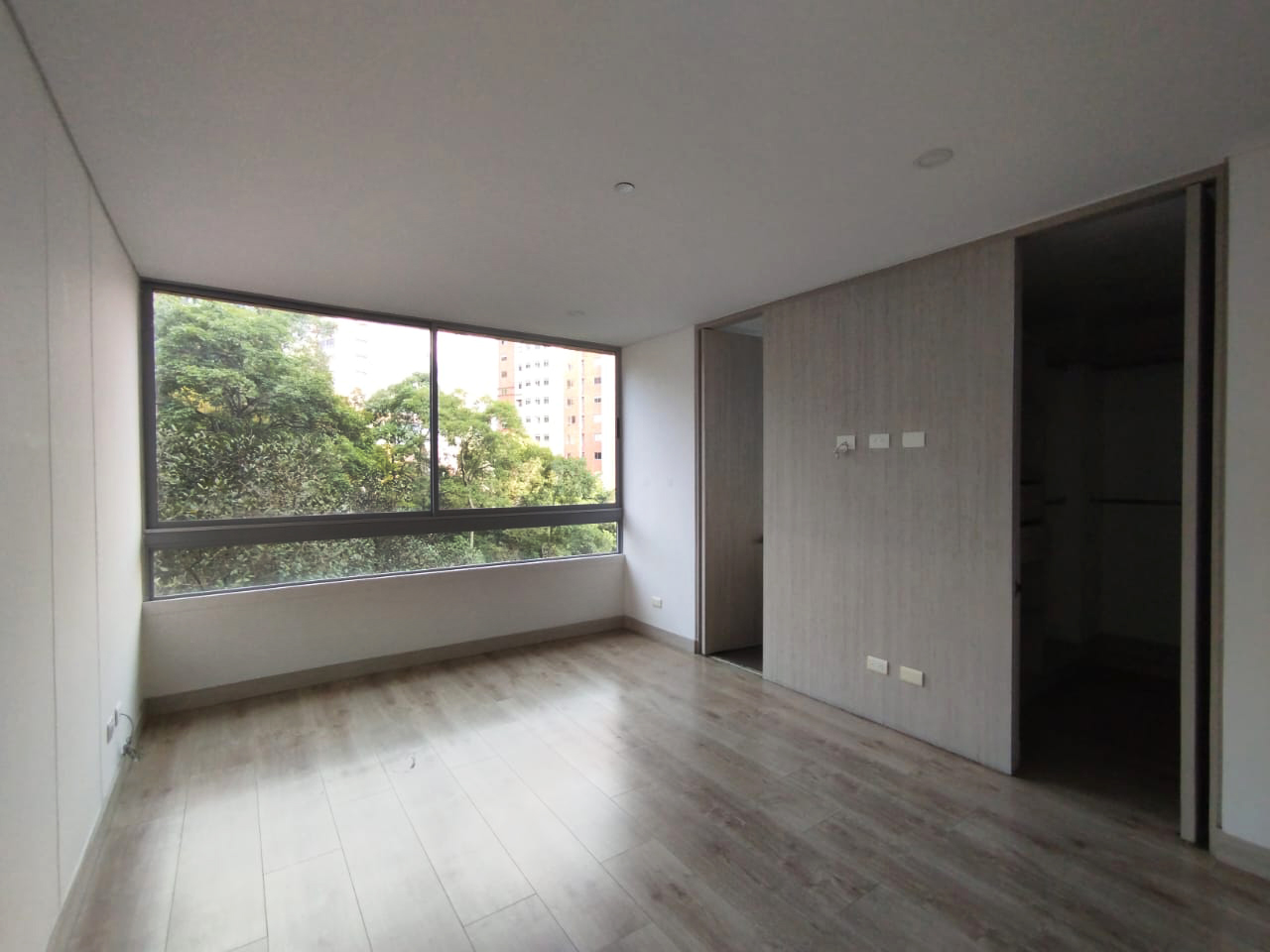 Apartamento de 3 alcobas en arriendo en Castropol, Medellín, 127 m² · foto 9 de 16