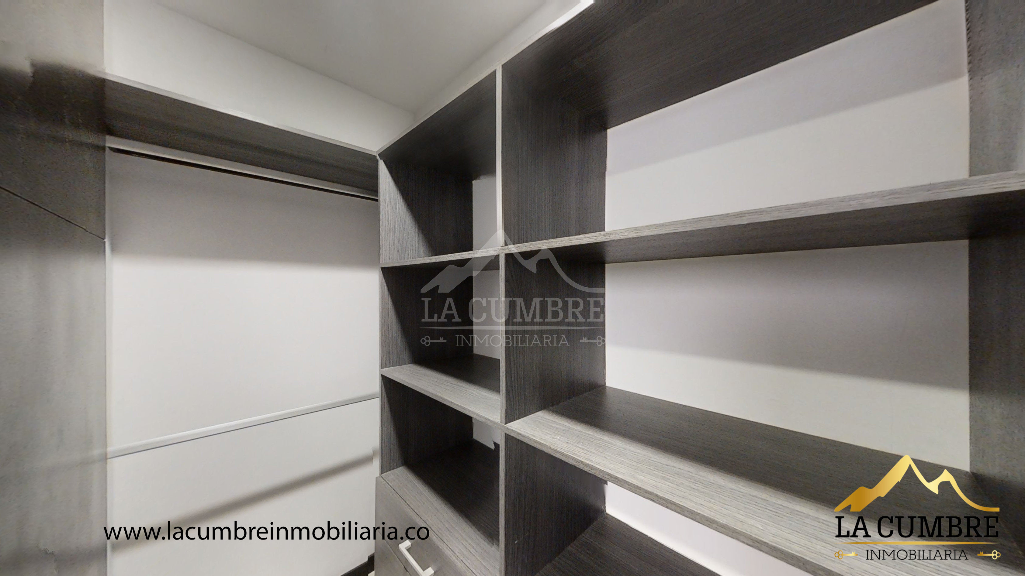Apartamento de 2 alcobas en venta en El Poblado, Medellín, 104 m² · foto 9 de 14