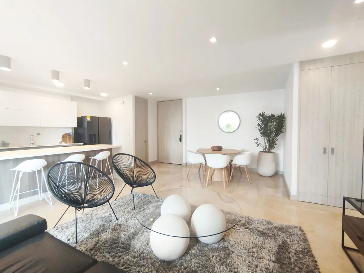 Apartamento en arriendo en Lalinde, Medellín · foto 3 de 13