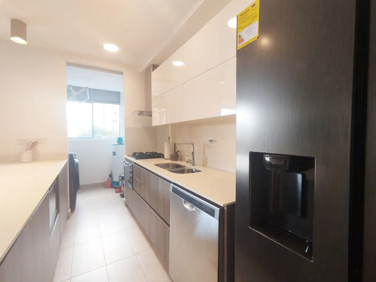 Apartamento en arriendo en Lalinde, Medellín · foto 6 de 13