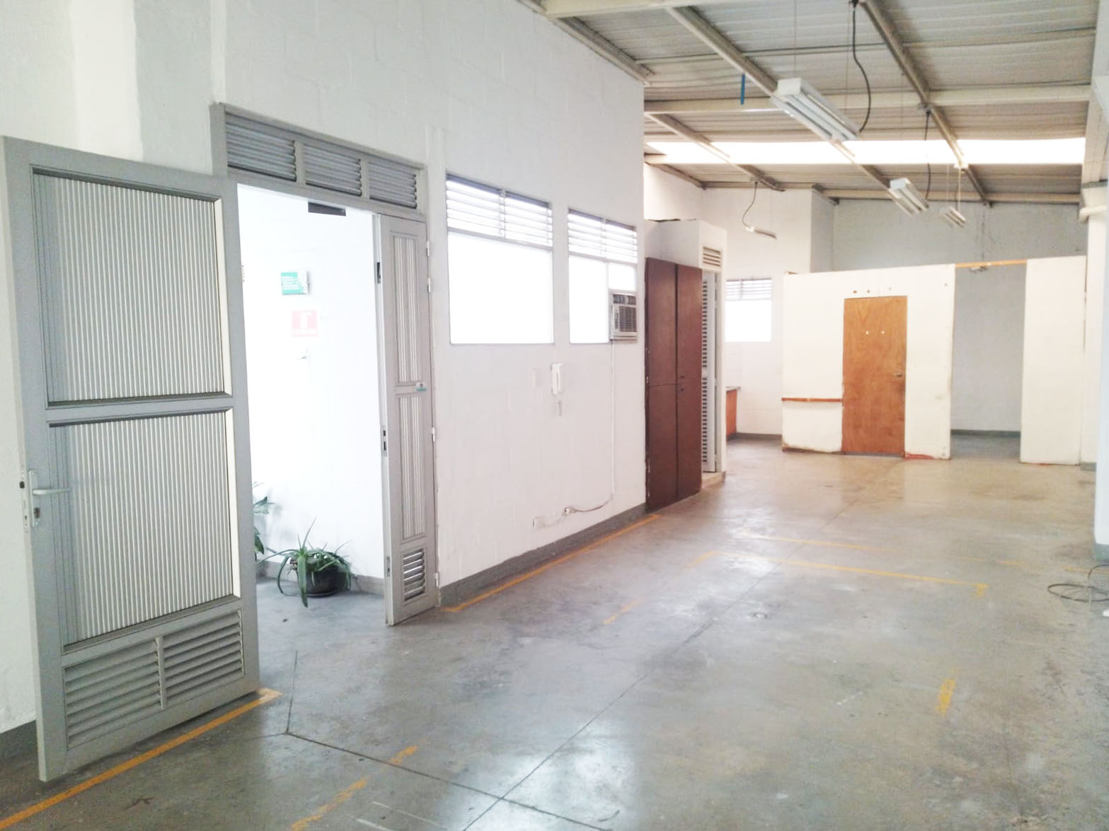 Bodega en arriendo en Cristo Rey, Medellín, 90 m² · foto 11 de 13