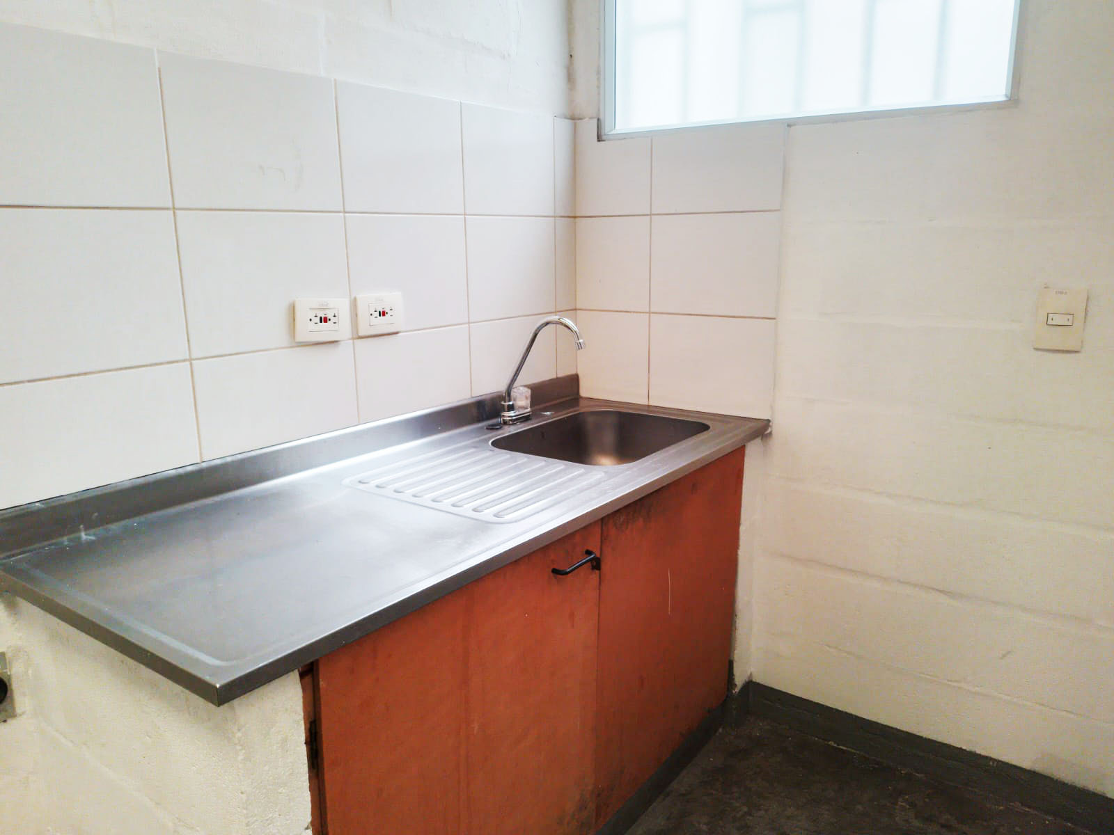 Bodega en arriendo en Cristo Rey, Medellín, 90 m² · foto 6 de 13