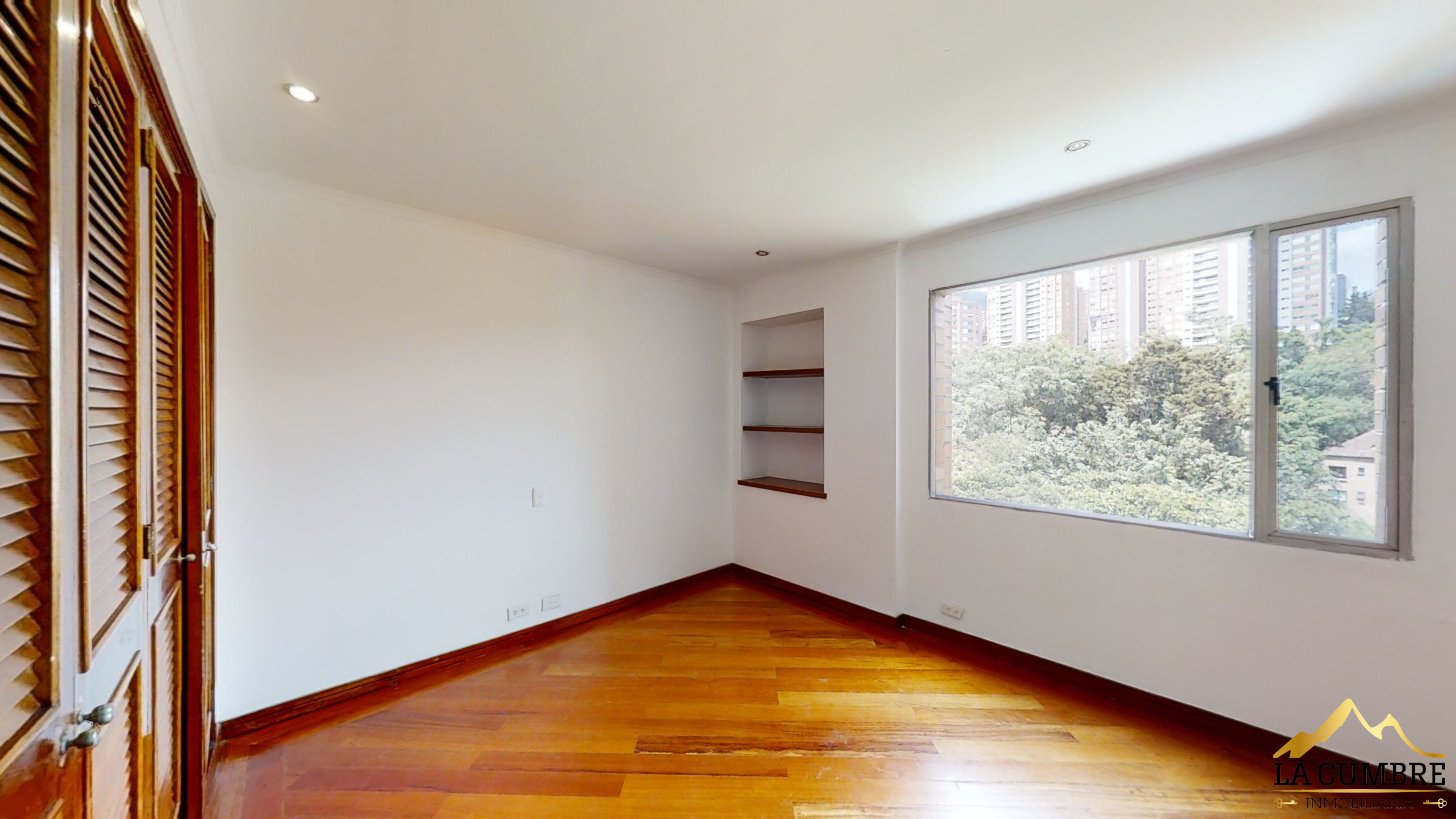 Apartamento de 3 alcobas en arriendo en La Calera, Medellín, 240 m² · foto 10 de 12
