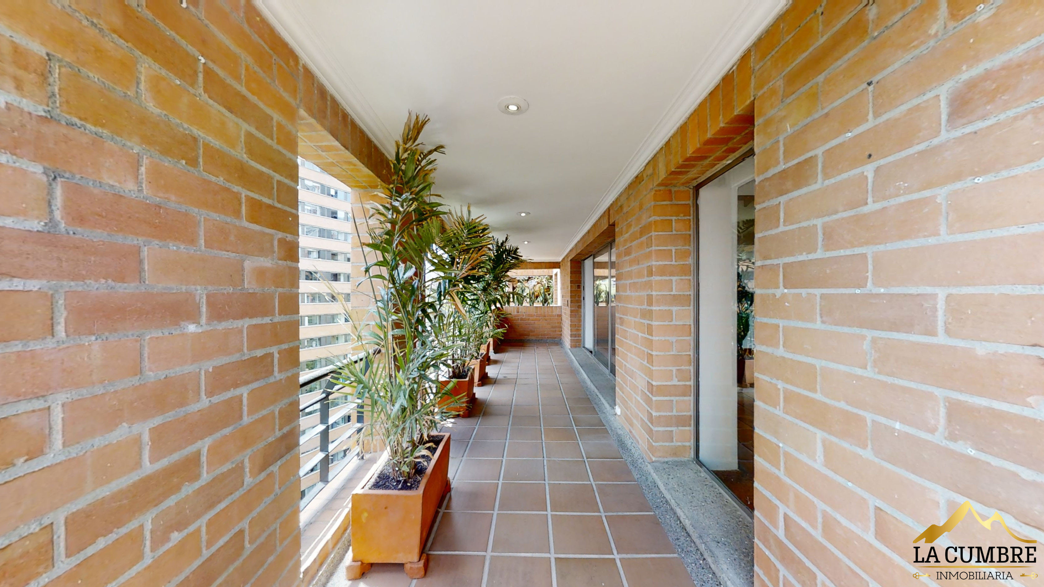 Apartamento de 3 alcobas en arriendo en La Calera, Medellín, 240 m² · foto 4 de 12