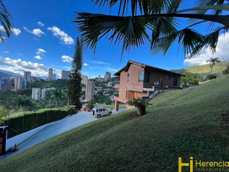 Casa de 5 alcobas en venta en Vegas De La Doctora, Sabaneta, 1200 m² · foto 2 de 24