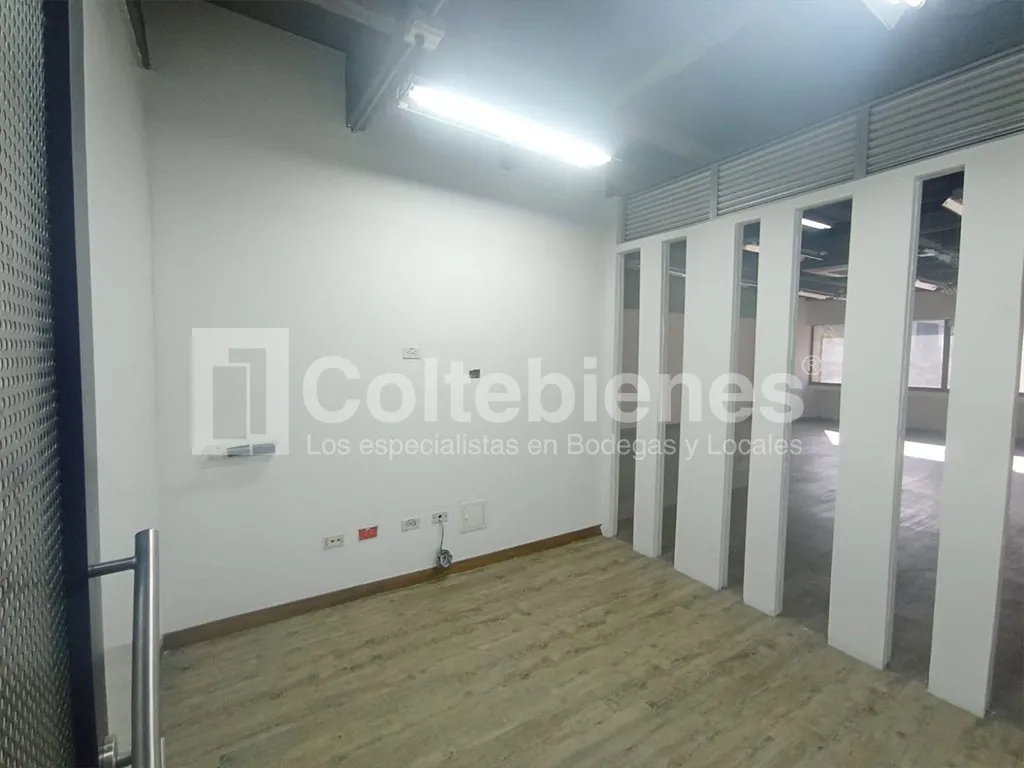 Local en arriendo en La Esmeralda, Itagüí, 659 m² · foto 11 de 24