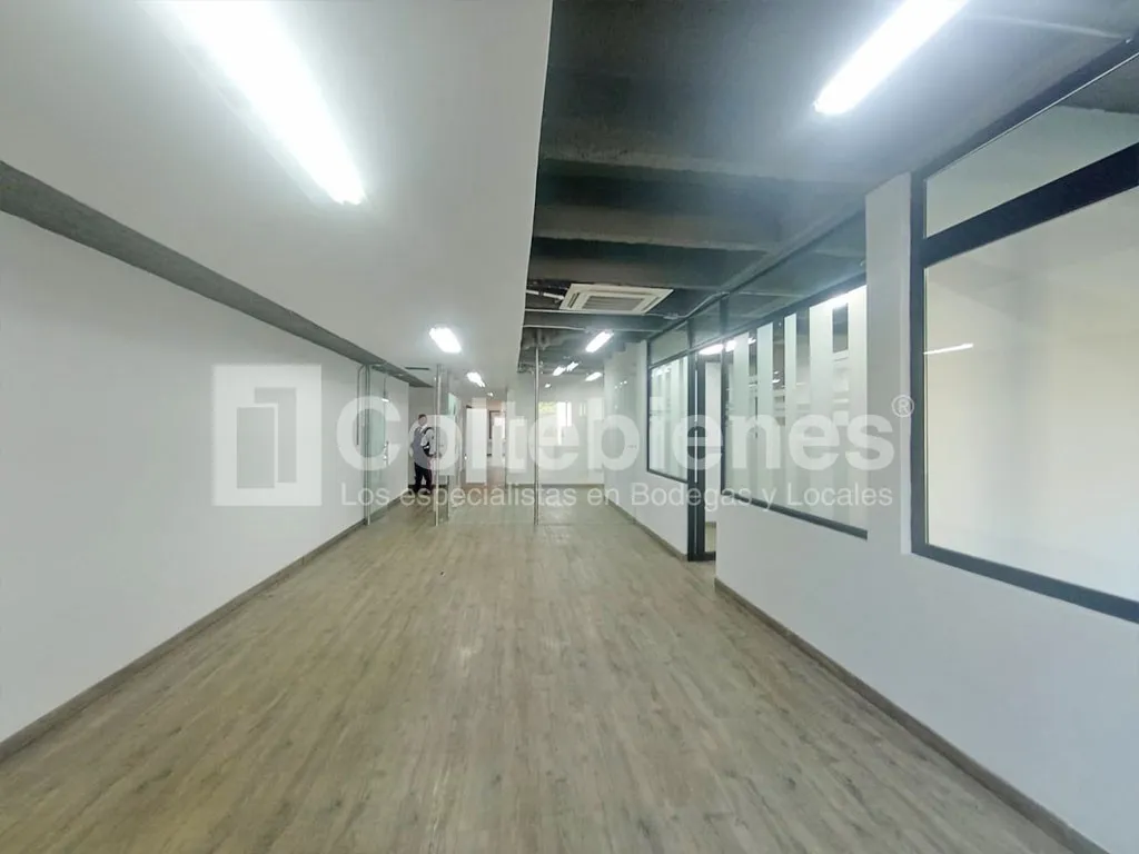 Local en arriendo en La Esmeralda, Itagüí, 659 m² · foto 16 de 24