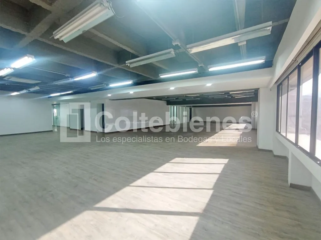 Local en arriendo en La Esmeralda, Itagüí, 659 m² · foto 2 de 24
