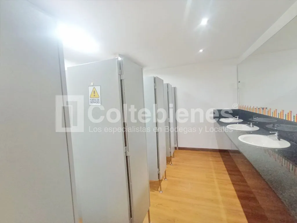 Local en arriendo en La Esmeralda, Itagüí, 659 m² · foto 23 de 24