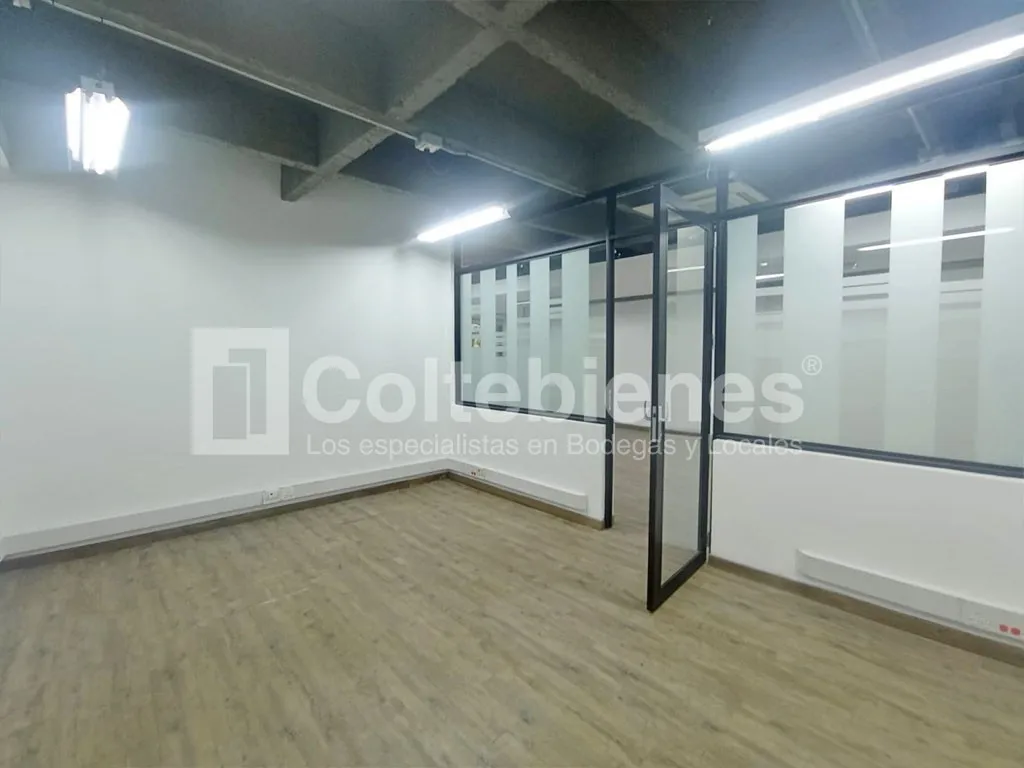 Local en arriendo en La Esmeralda, Itagüí, 659 m² · foto 3 de 24