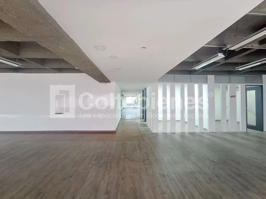 Local en arriendo en La Esmeralda, Itagüí, 659 m² · foto 4 de 24