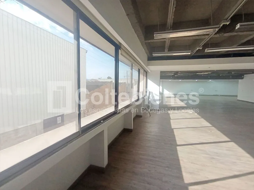 Local en arriendo en La Esmeralda, Itagüí, 659 m² · foto 5 de 24