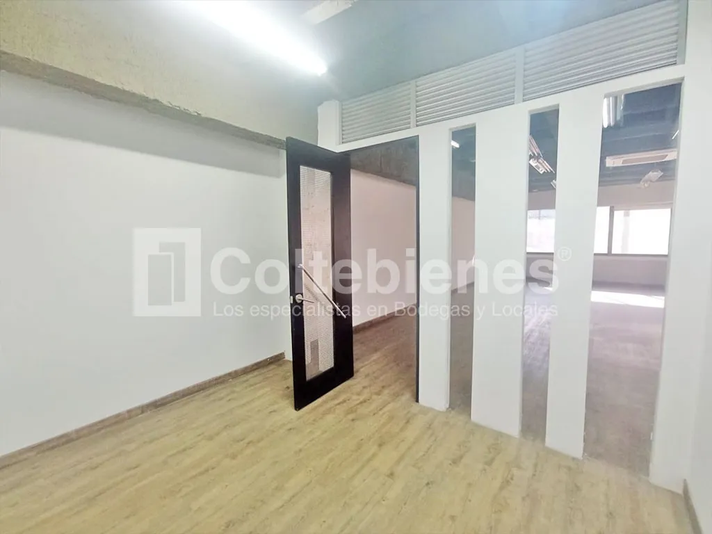 Local en arriendo en La Esmeralda, Itagüí, 659 m² · foto 8 de 24