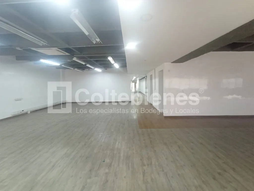 Local en arriendo en La Esmeralda, Itagüí, 659 m² · foto 9 de 24
