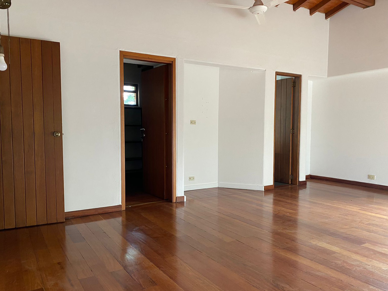 Casa de 2 alcobas en arriendo en Las Brujas, Envigado, 280 m² · foto 3 de 20