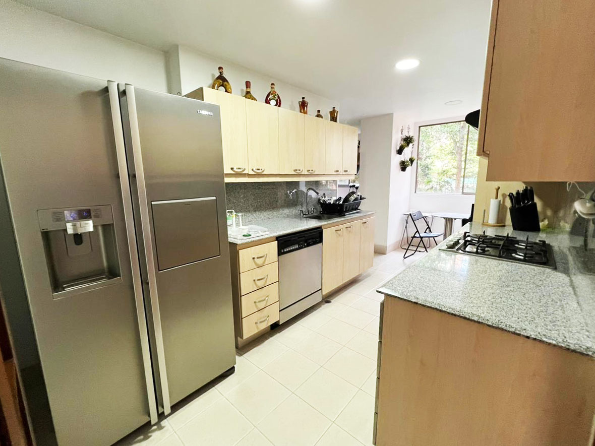 Apartamento de 3 alcobas en arriendo en El Tesoro, Medellín, 200 m² · foto 10 de 20