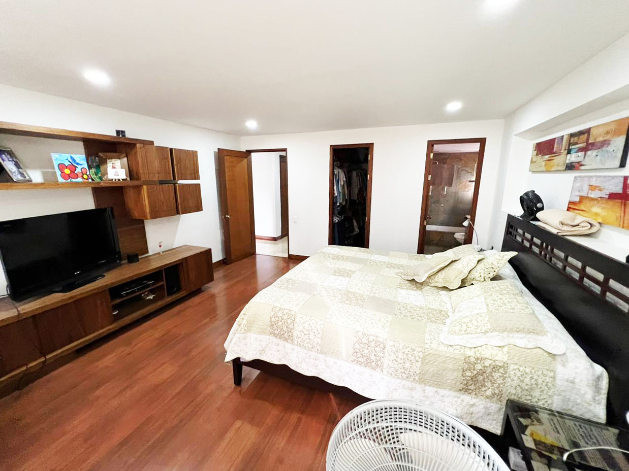 Apartamento de 3 alcobas en arriendo en El Tesoro, Medellín, 200 m² · foto 13 de 20