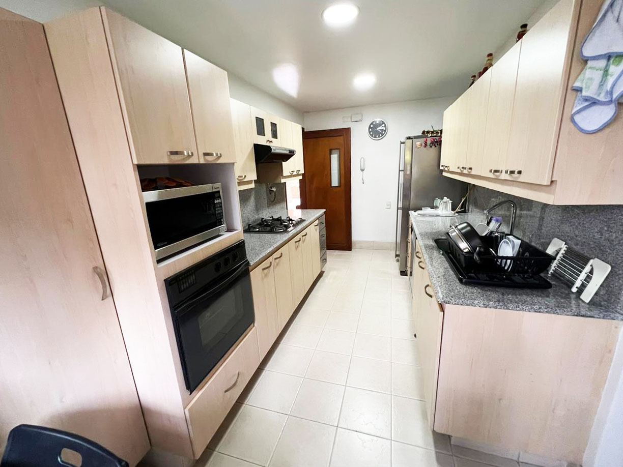 Apartamento de 3 alcobas en arriendo en El Tesoro, Medellín, 200 m² · foto 8 de 20
