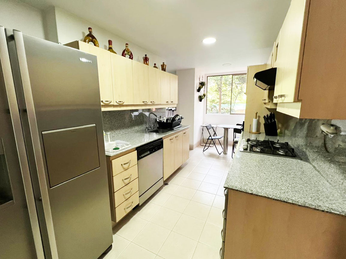 Apartamento de 3 alcobas en arriendo en El Tesoro, Medellín, 200 m² · foto 9 de 20
