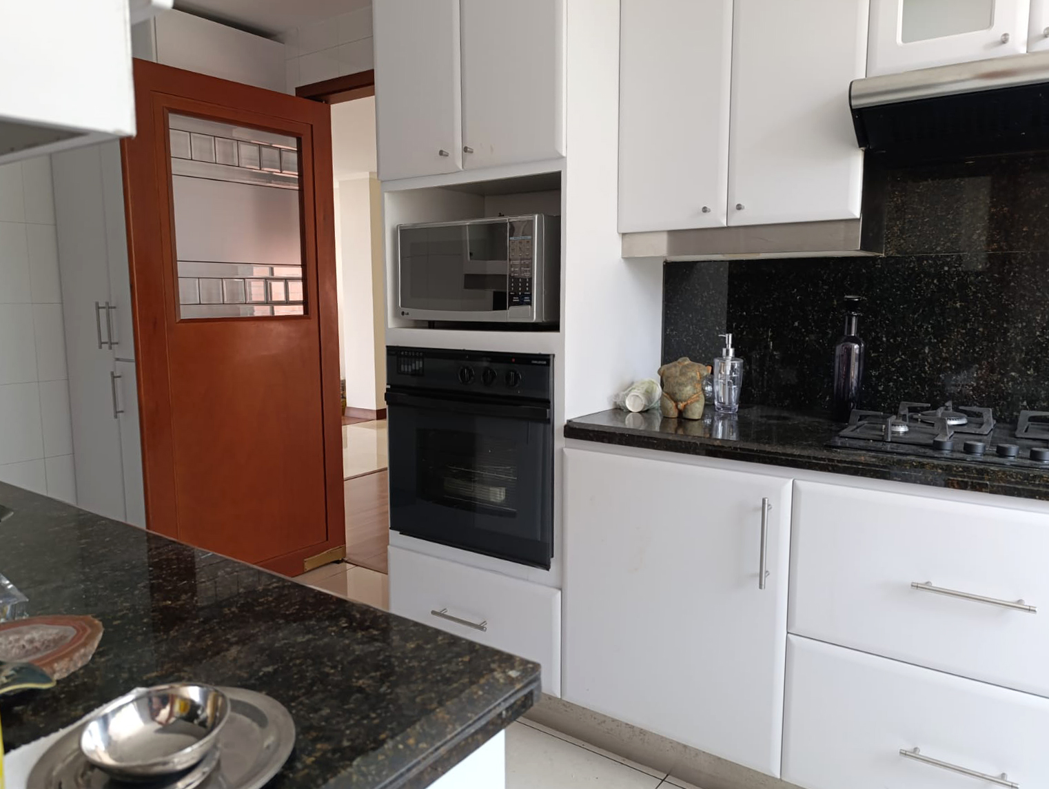Apartamento de 3 alcobas en arriendo en El Tesoro, Medellín, 197 m² · foto 9 de 16