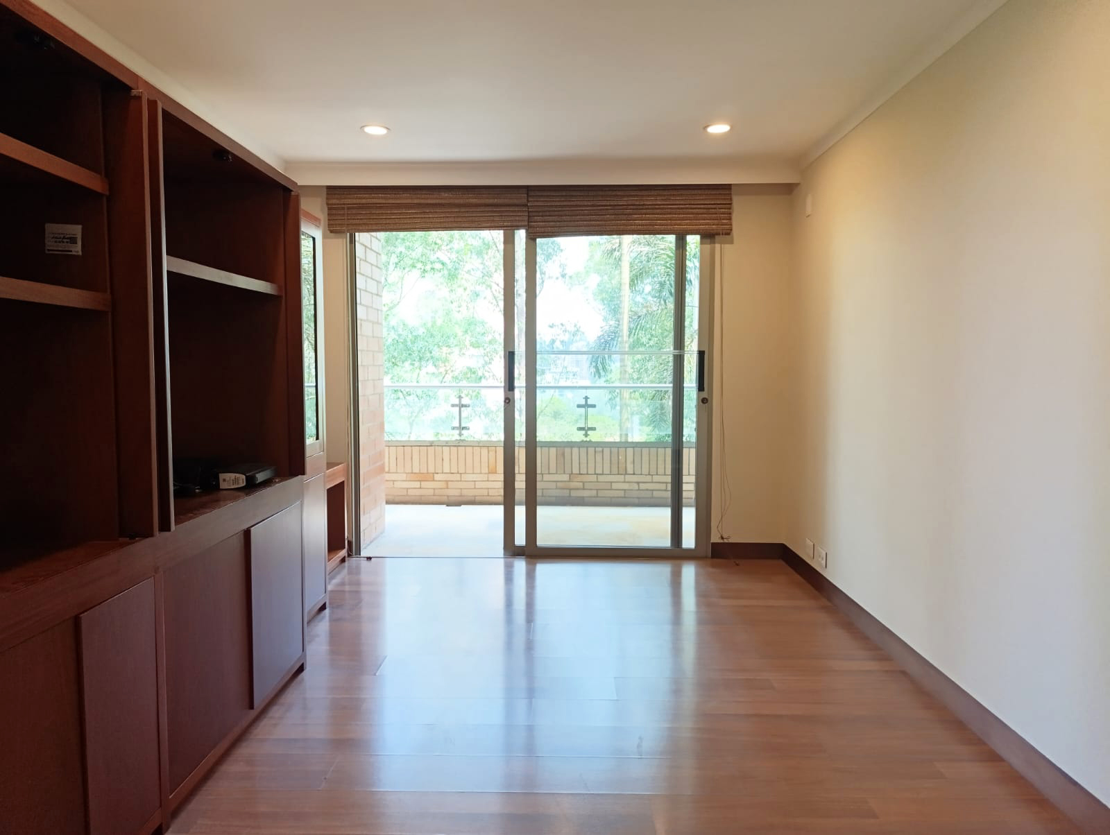 Apartamento de 3 alcobas en arriendo en El Tesoro, Medellín, 197 m² · foto 3 de 16