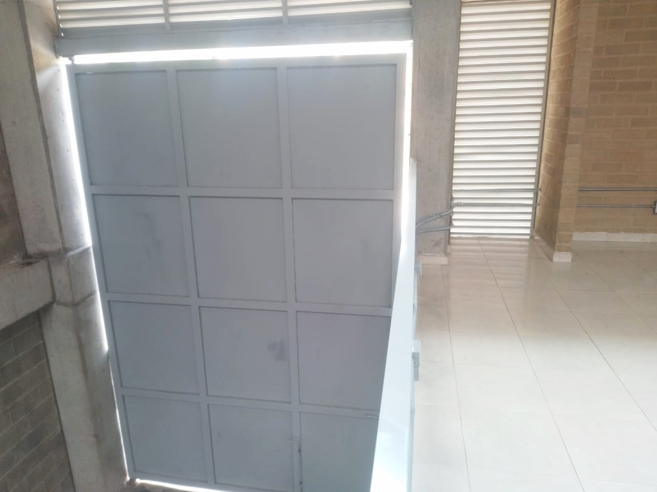 Bodega en arriendo en Caqueta, La Estrella, 353 m² · foto 3 de 16