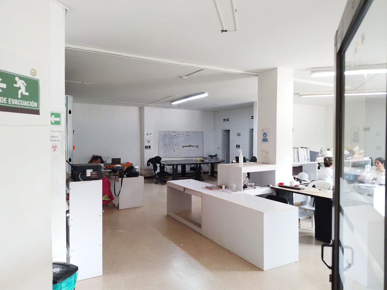 Oficina en arriendo en El Poblado, Medellín, 455 m² · foto 2 de 10