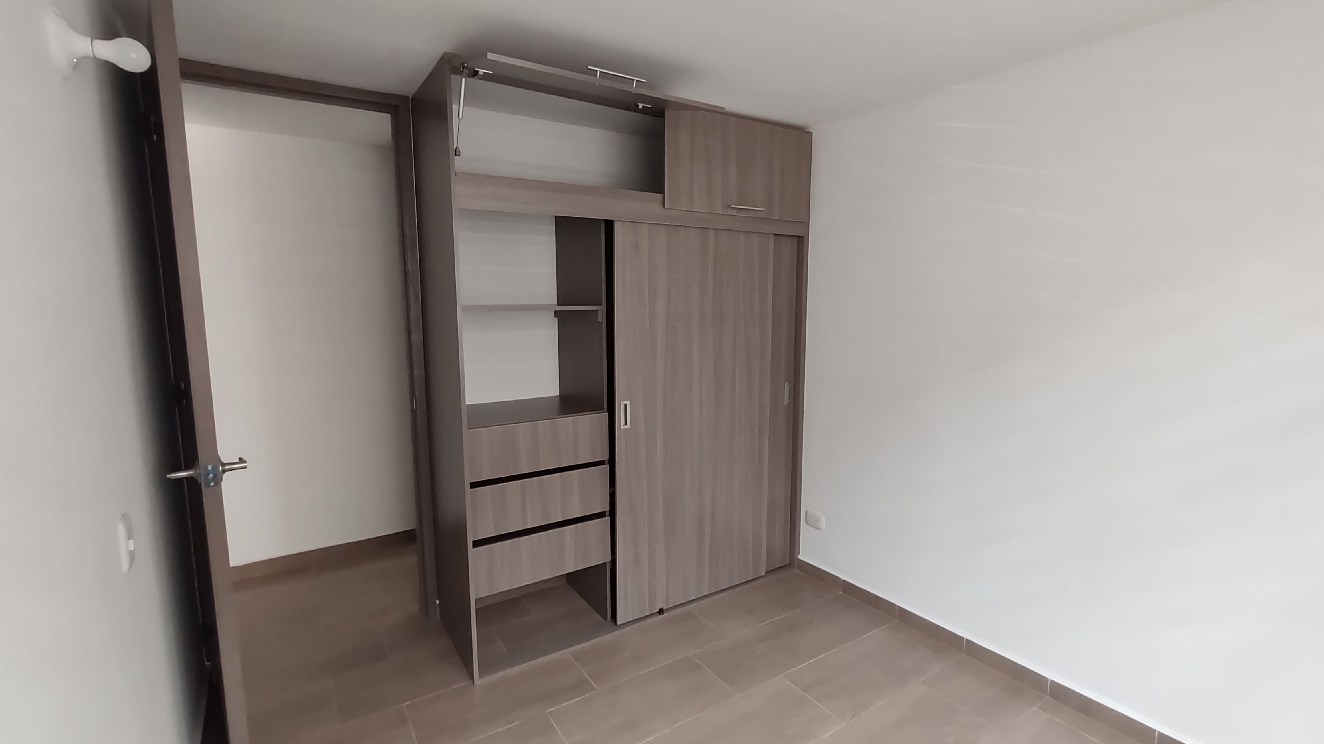 Apartamento de 3 alcobas en venta en La Estancia, Madrid, 65 m² · foto 10 de 20