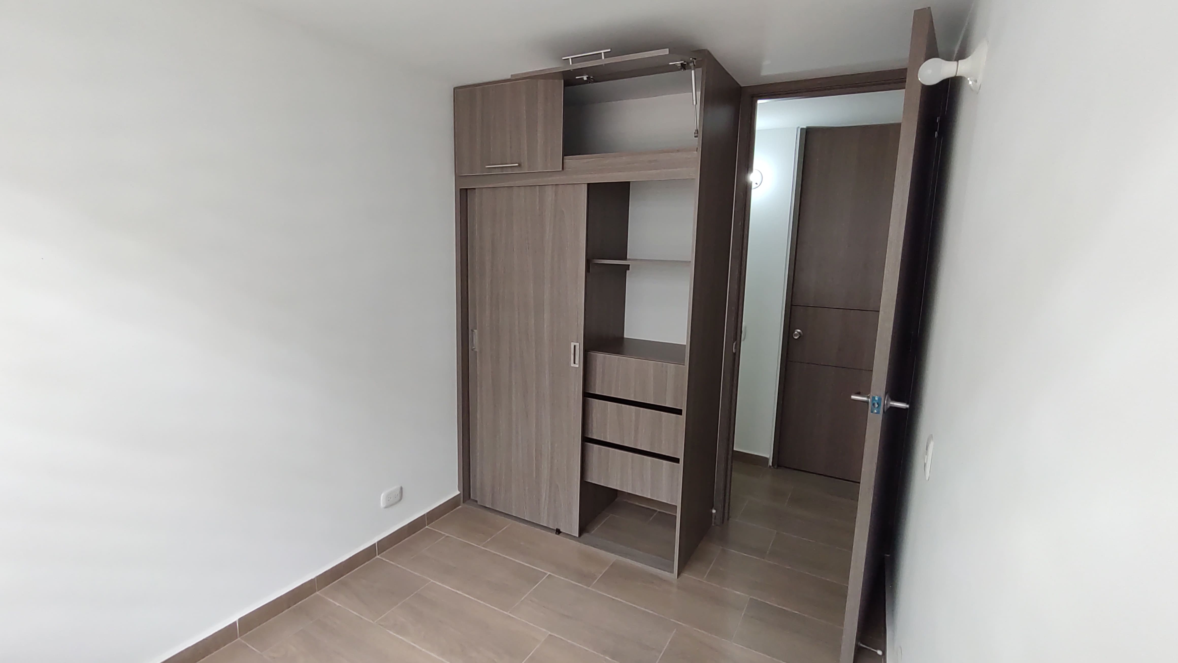Apartamento de 3 alcobas en venta en La Estancia, Madrid, 65 m² · foto 13 de 20
