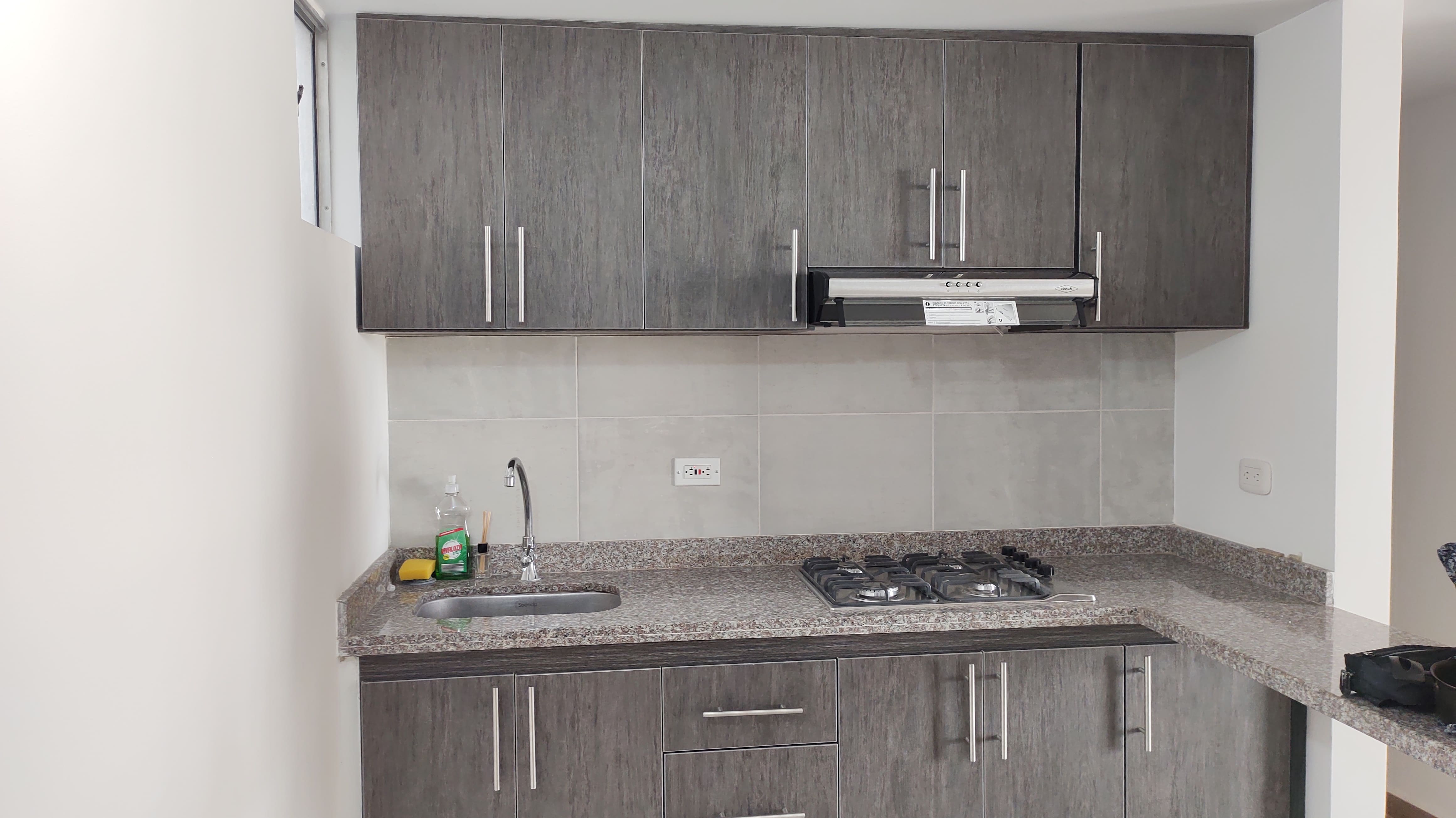 Apartamento de 3 alcobas en venta en La Estancia, Madrid, 65 m² · foto 2 de 20