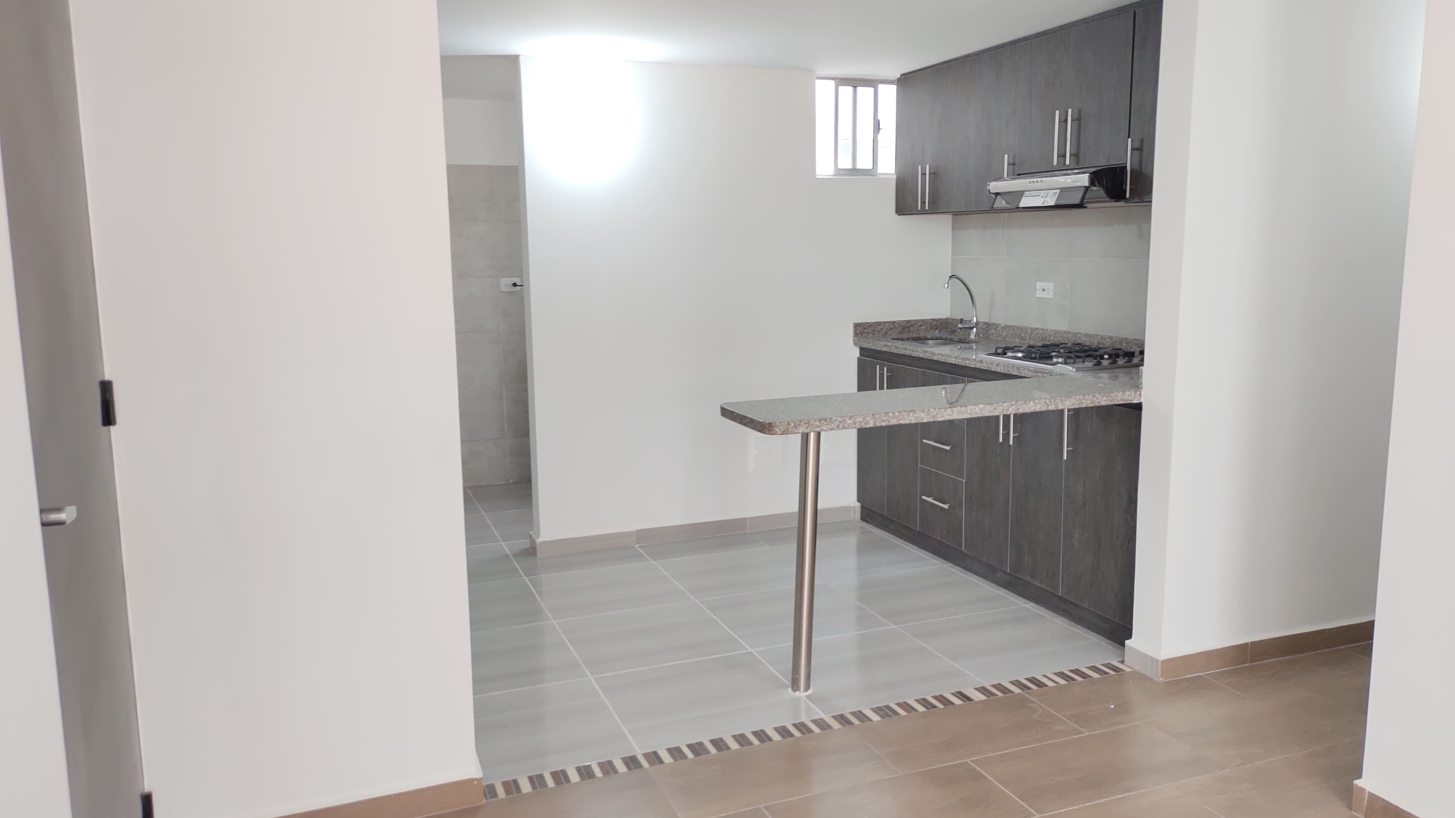 Apartamento de 3 alcobas en venta en La Estancia, Madrid, 65 m² · foto 3 de 20