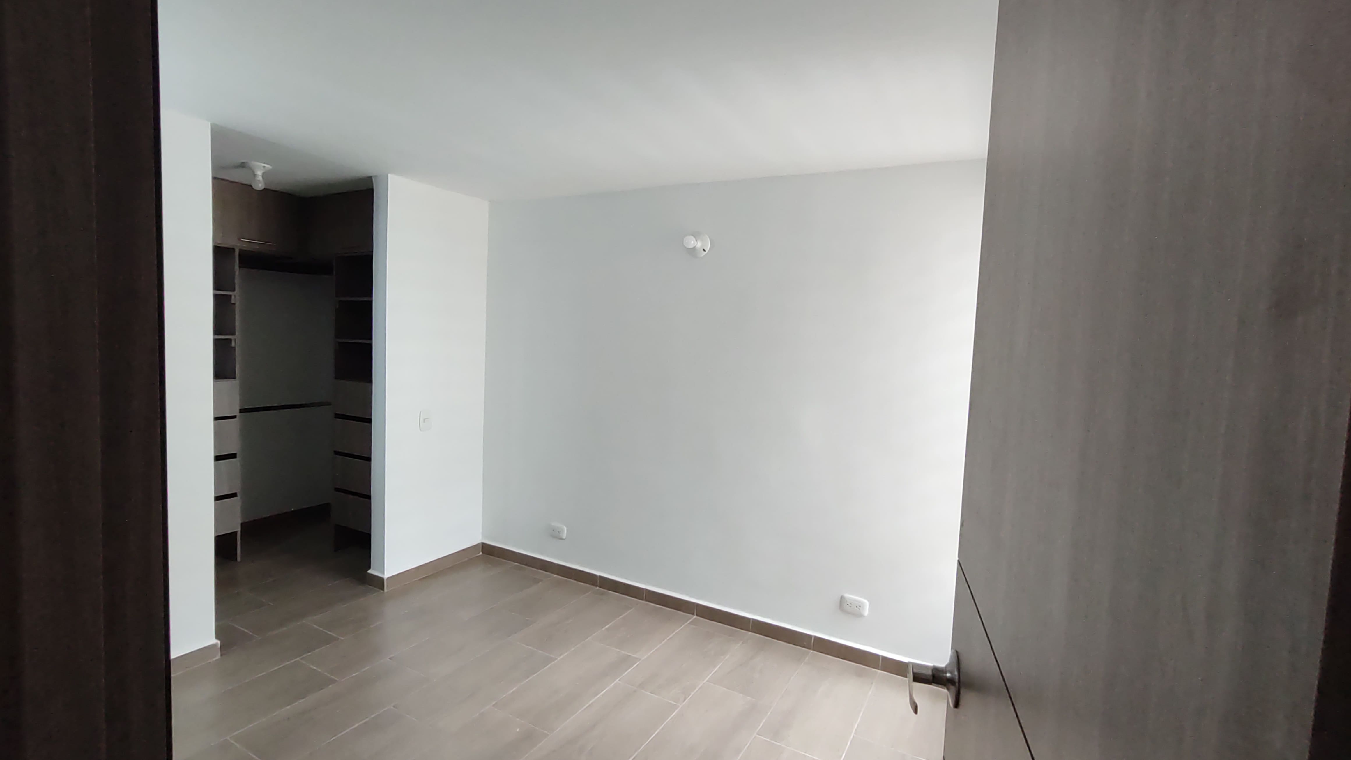 Apartamento de 3 alcobas en venta en La Estancia, Madrid, 65 m² · foto 8 de 20